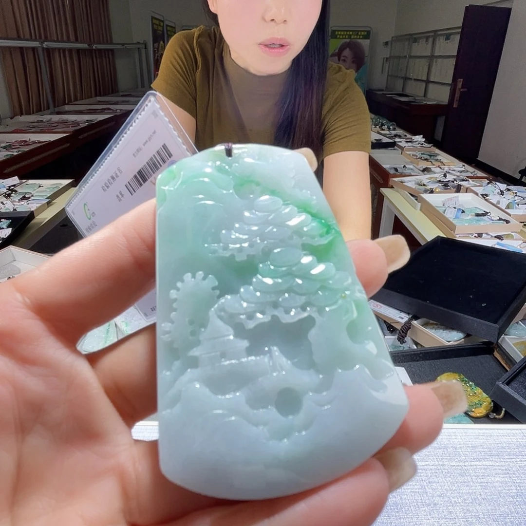 翡翠未镶嵌颈饰一