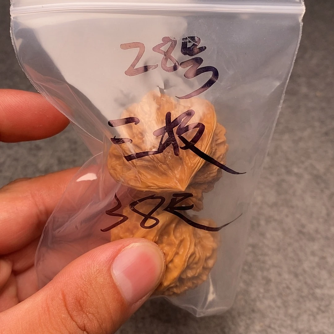 文玩核桃把件三棱