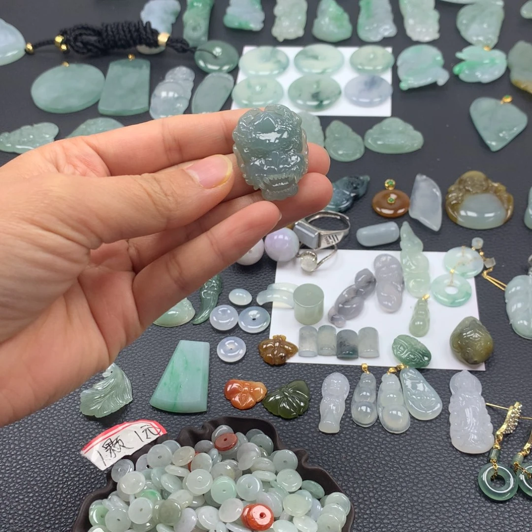 翡翠颈饰未镶嵌龙头