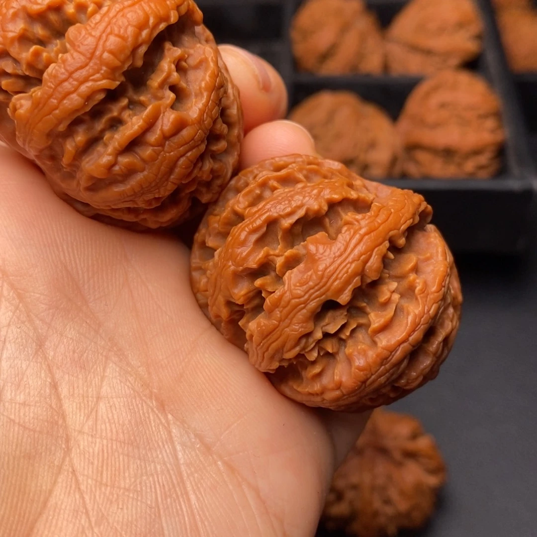 文玩核桃把件秦岭野生核桃