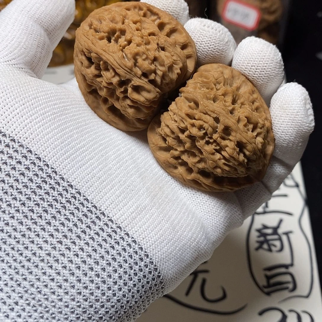 彭***.把件文玩核桃南疆石43