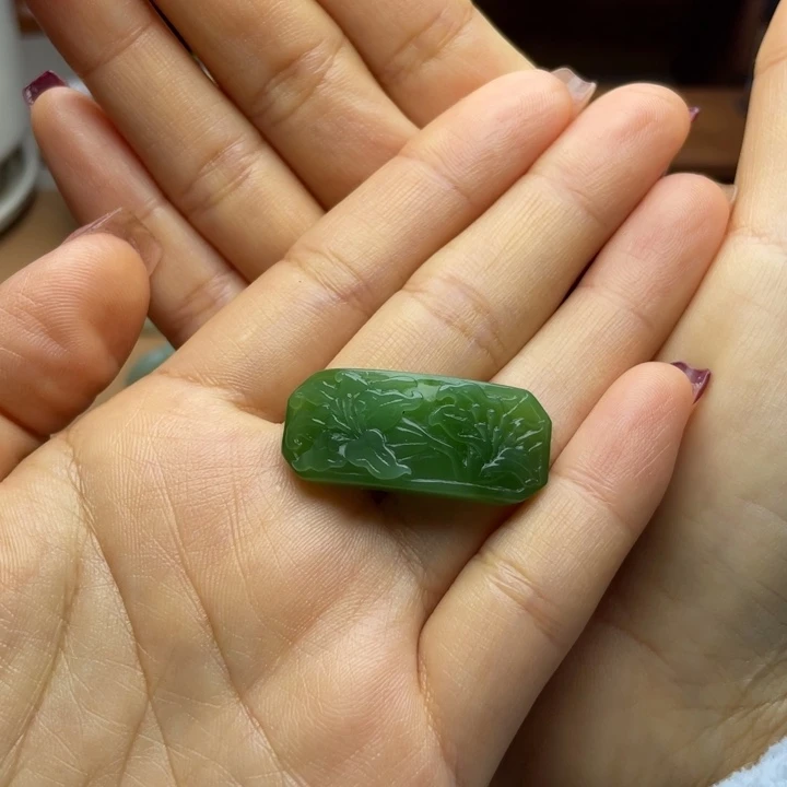 承****和田玉未镶嵌颈饰