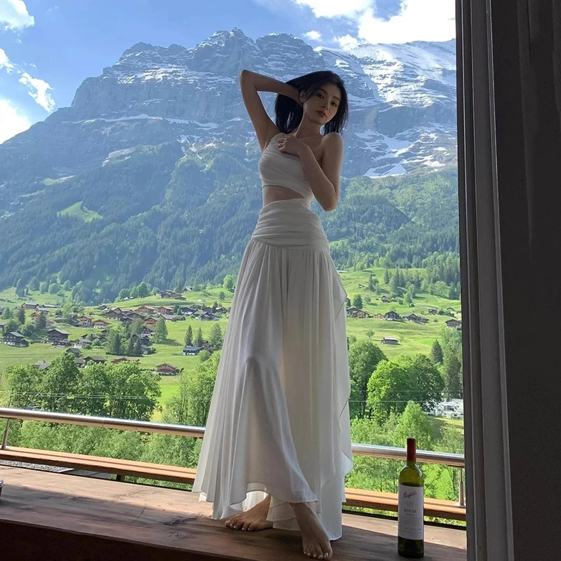 法式白色镂空斜肩连衣裙仙女夏季高级感海边度假超仙气质显瘦长裙