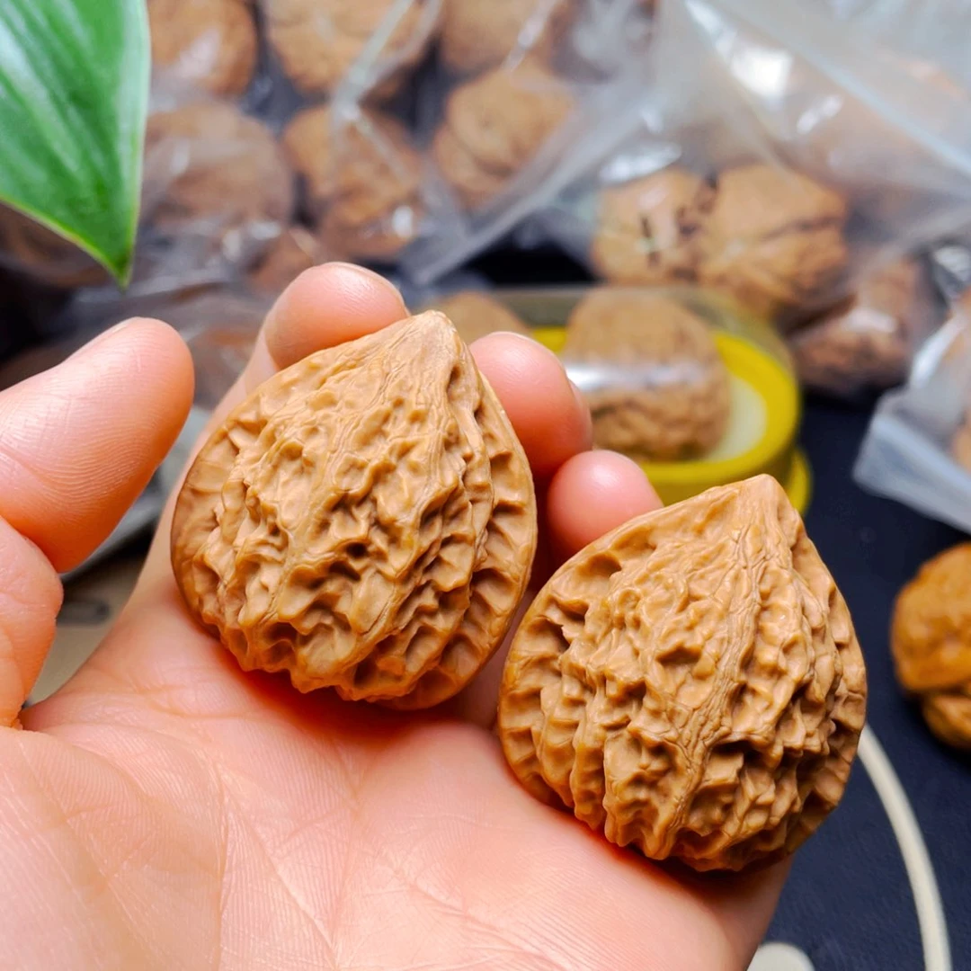 文玩核桃把件金牛一对