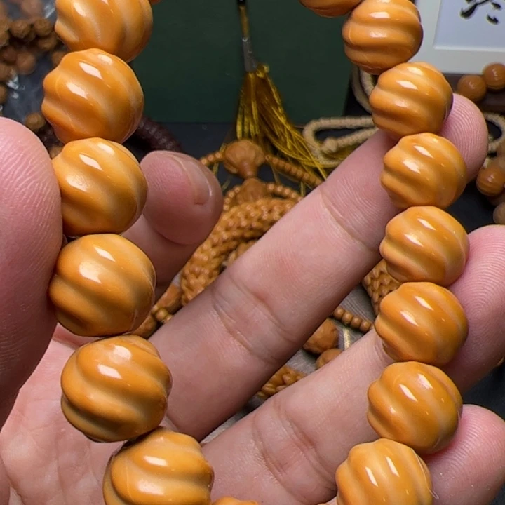 猴头核桃吊坠拖拉机