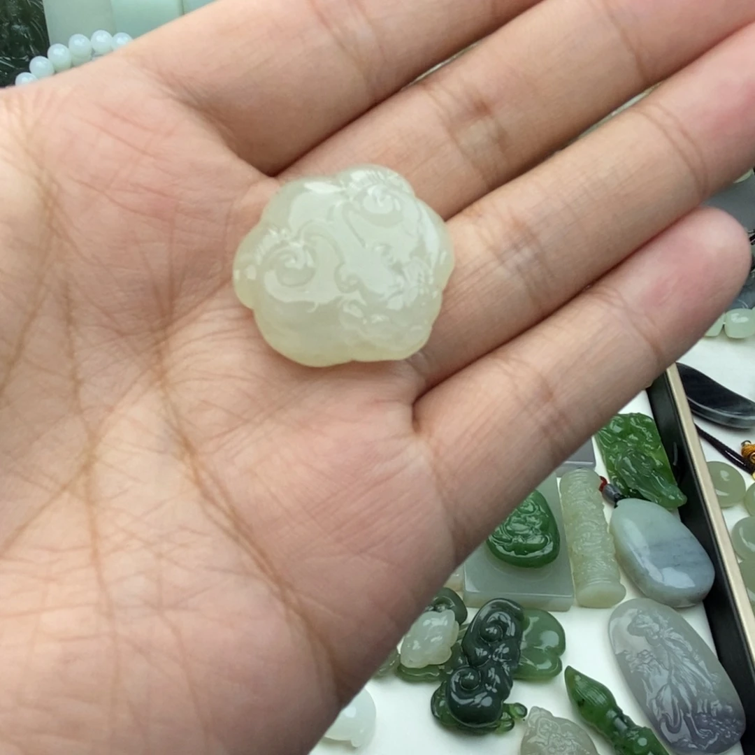 现***寞颈饰未镶嵌和田玉