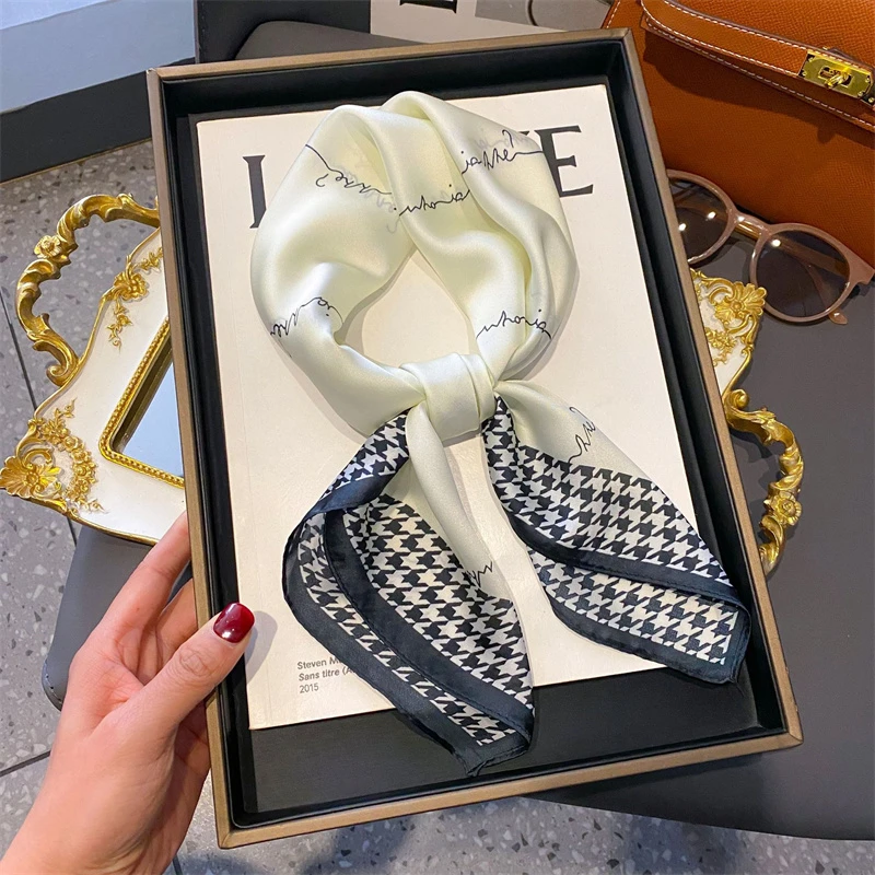 春秋新款丝巾女韩版百搭款时尚气质妈妈丝巾小方巾领巾绑包发带女