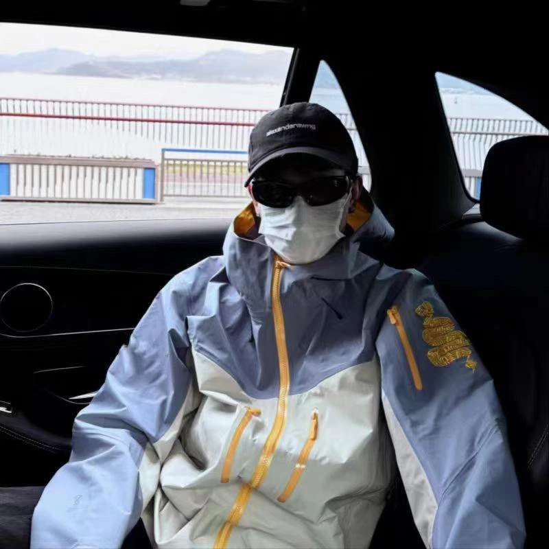 SV7代蛇年限定硬壳全溢胶单层冲锋衣