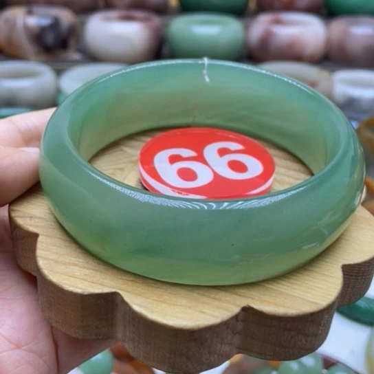 未镶嵌手镯石英质玉