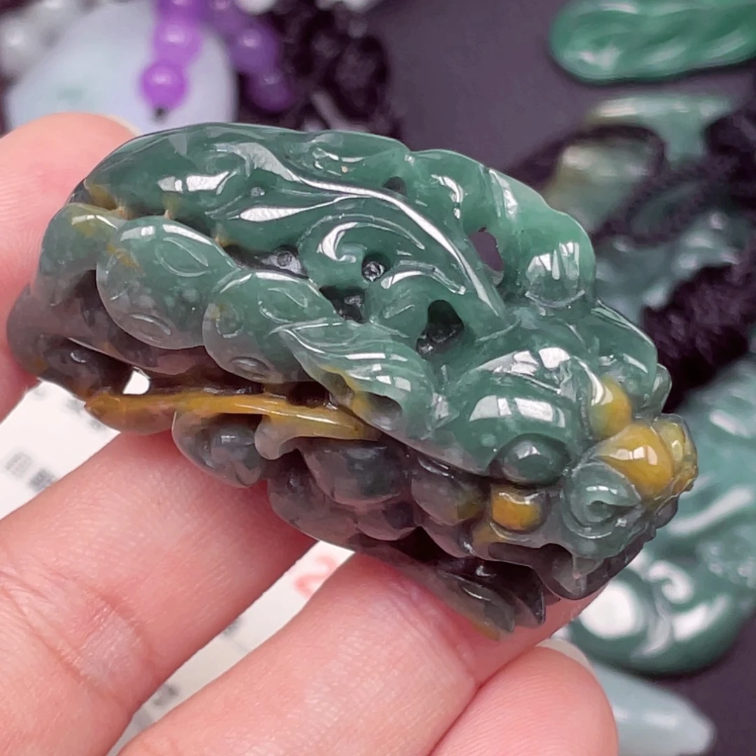 翡翠未镶嵌颈饰吊坠