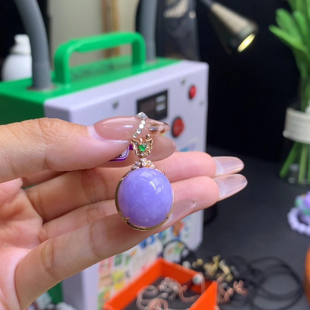 翡翠18K金镶嵌颈饰