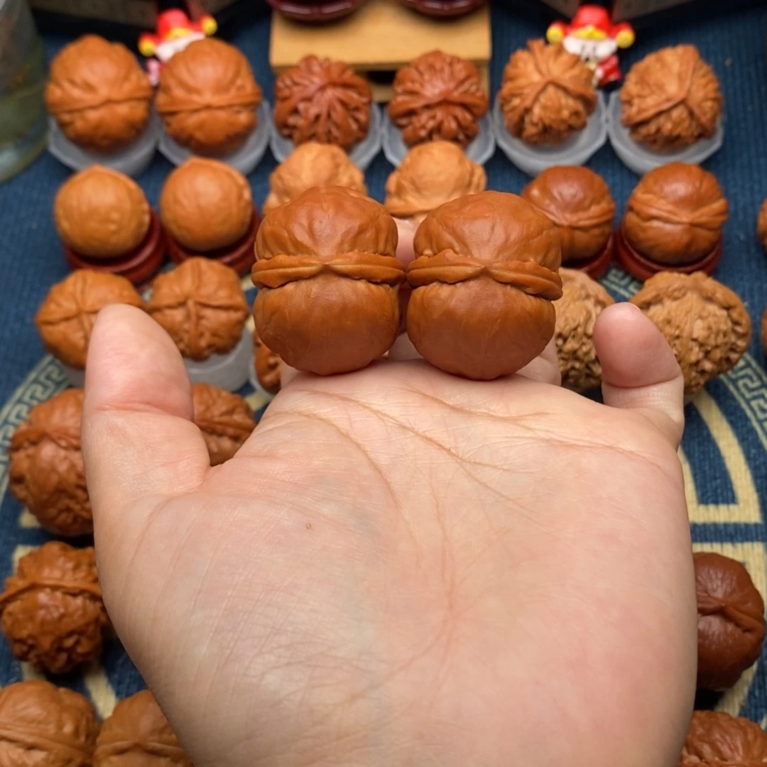 文玩核桃把件龙胆