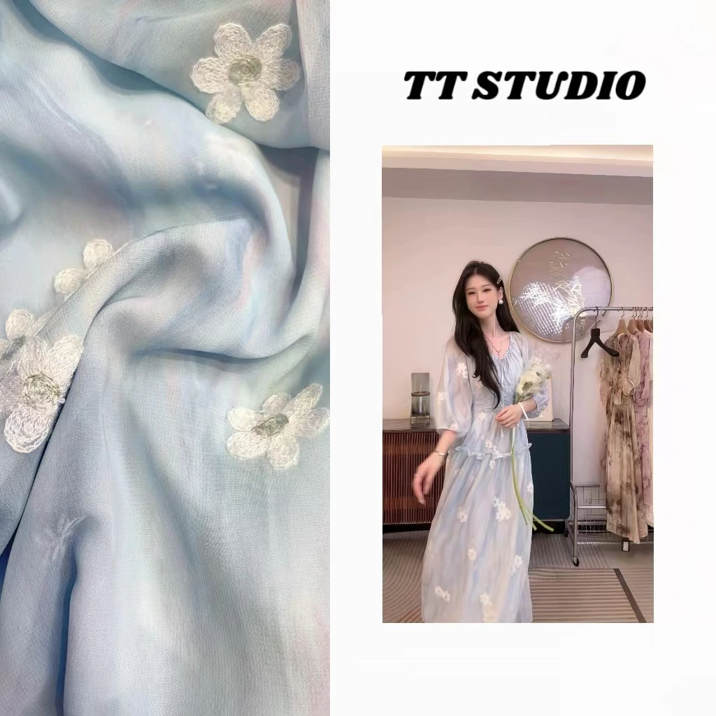 【七七】2025彩虹渐变刺绣法式收腰显瘦气质连衣裙25009