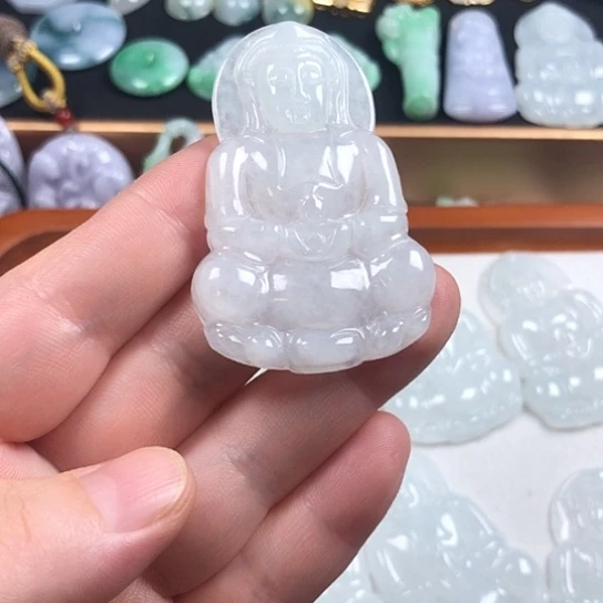 星***桃颈饰未镶嵌翡翠观音