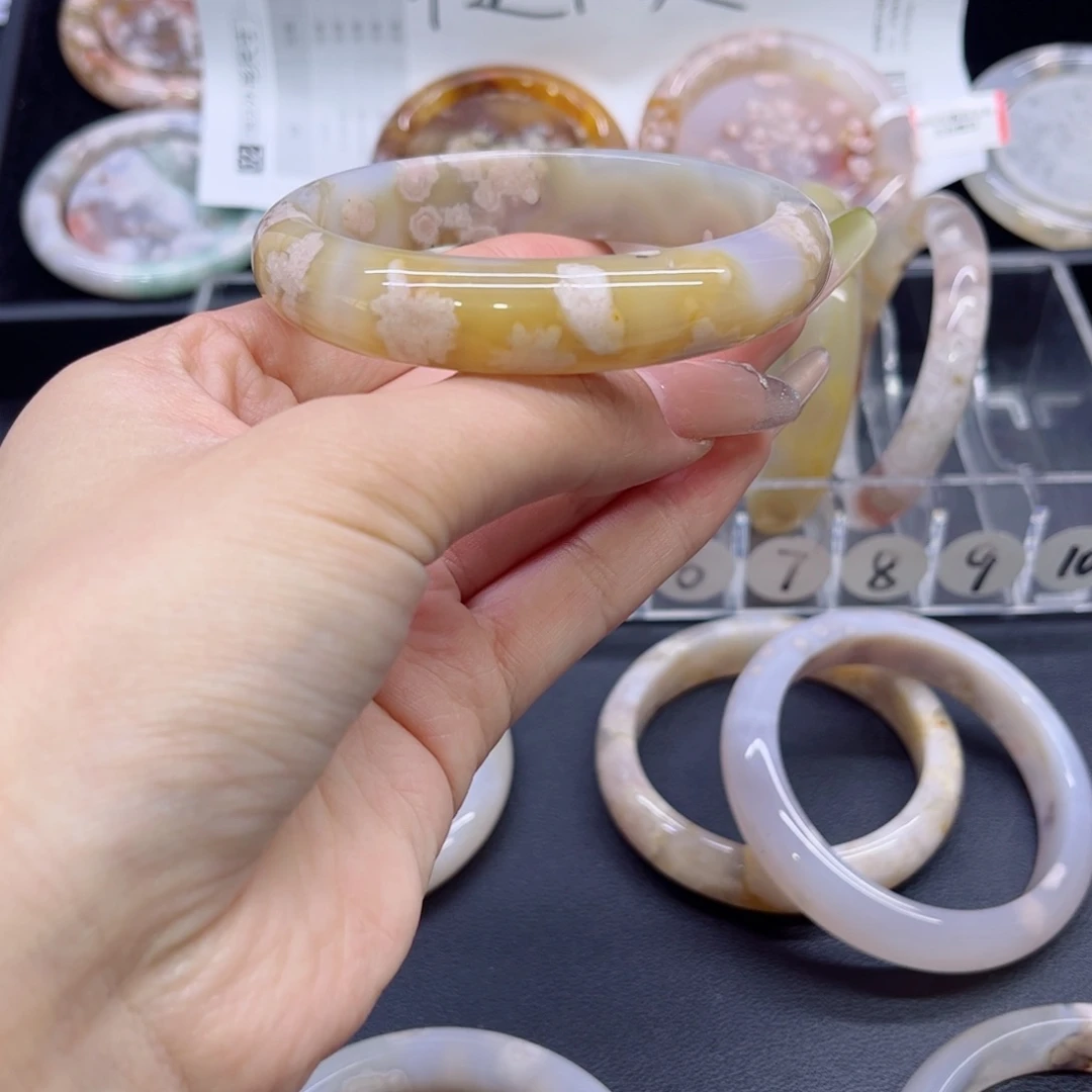 玛瑙/玉髓手镯未镶嵌62