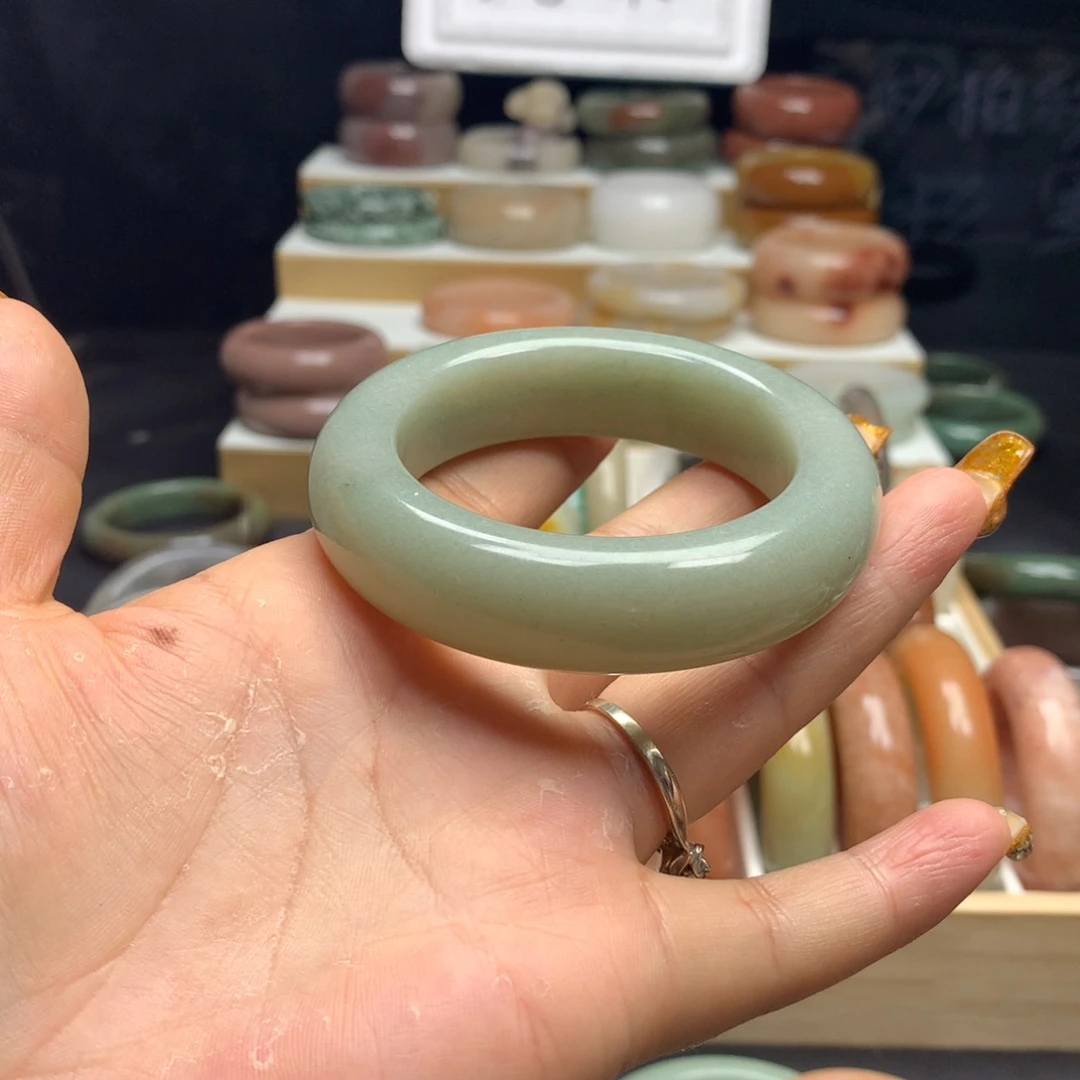 石英质玉手镯未镶嵌小****