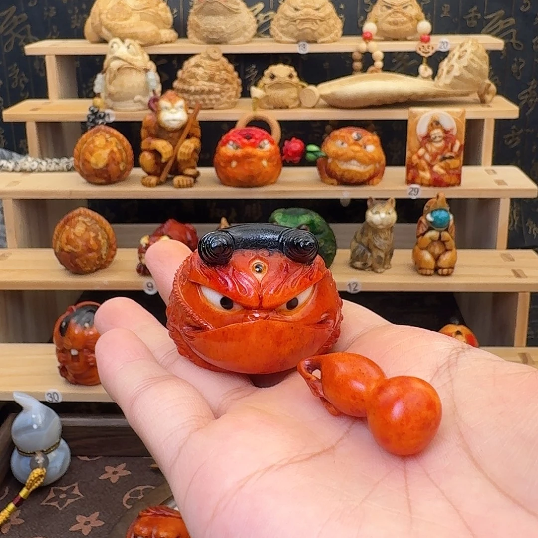 恩***斯香榧木鹿角牛魔小葫芦手把件