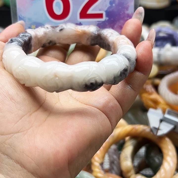 未镶嵌手镯石英岩玉