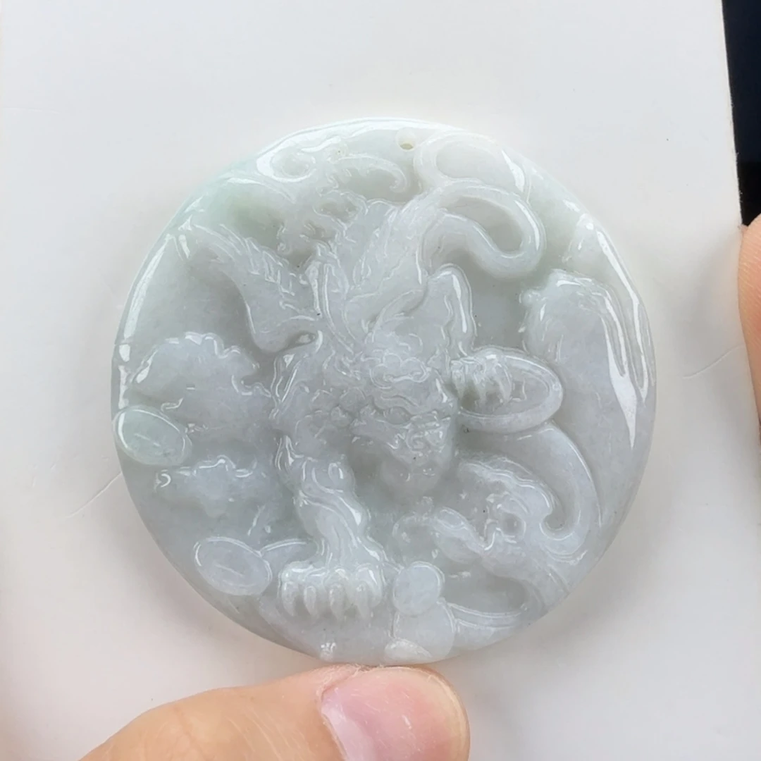 翡翠挂件未镶嵌翡翠