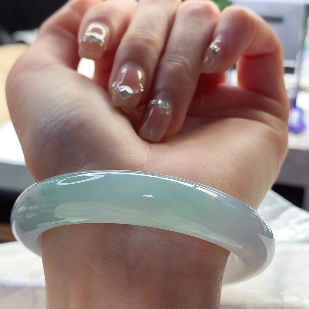 翡翠手镯未镶嵌天然翡翠55-56晴蓝水渐变色