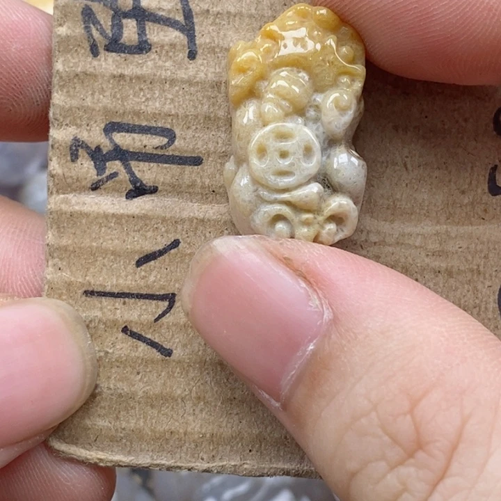 颈饰未镶嵌硅化珊瑚（珊瑚玉）紫**雾