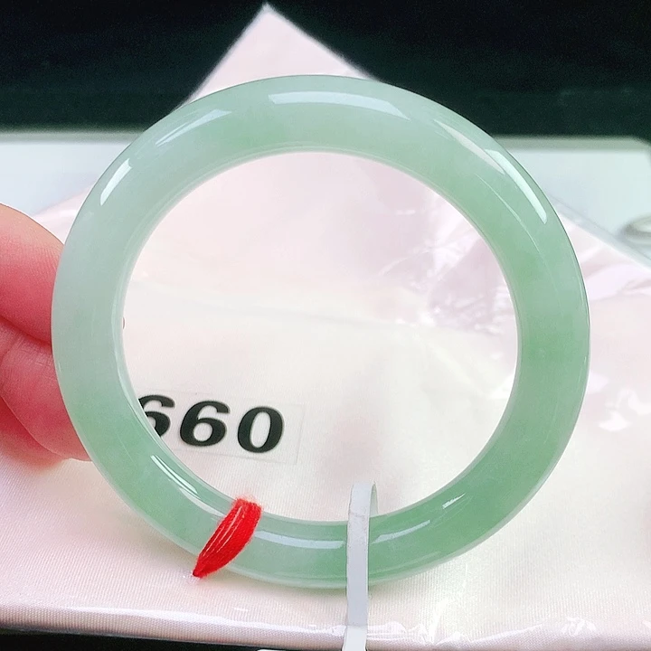 未镶嵌手镯（圆镯）翡翠660