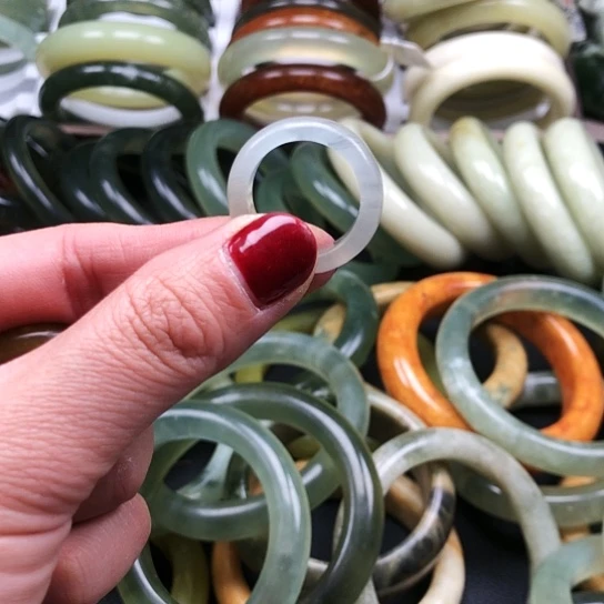 蛇纹石玉手镯未镶嵌龙***里