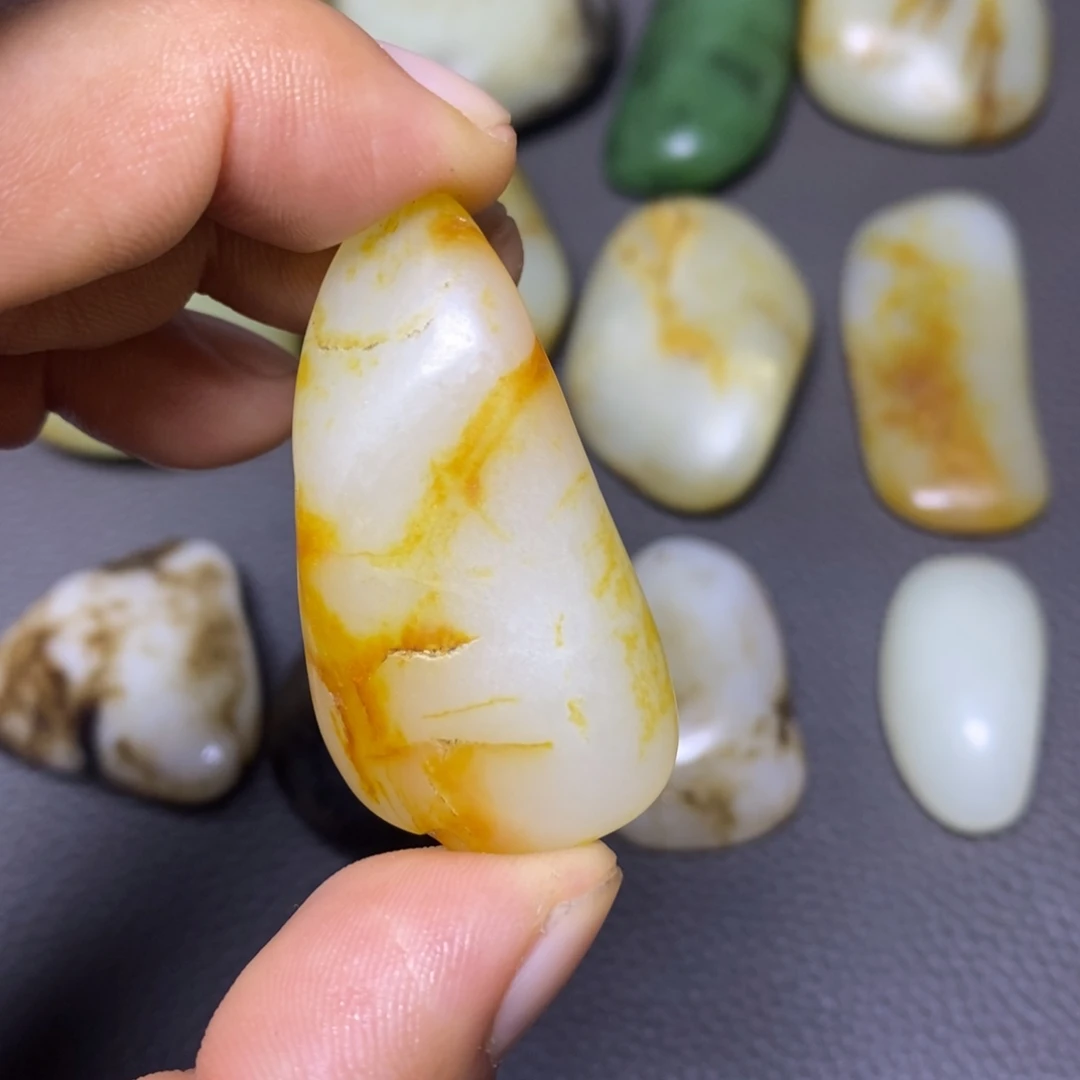 和田玉未镶嵌把件