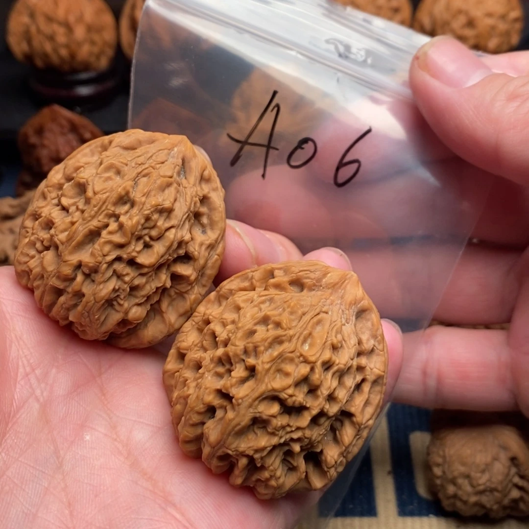 文玩核桃把件A****音40+南疆石