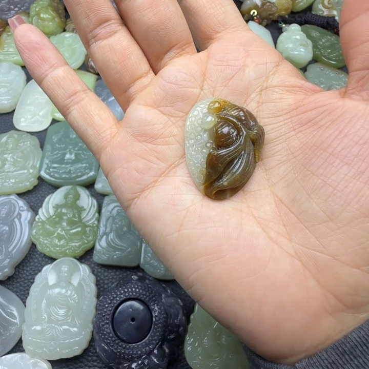 和田玉未镶嵌颈饰