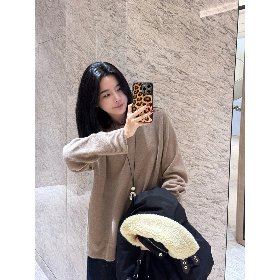 LINNN'S24秋冬 “人间扳手”轻奢自带帅气咖色羊毛衣