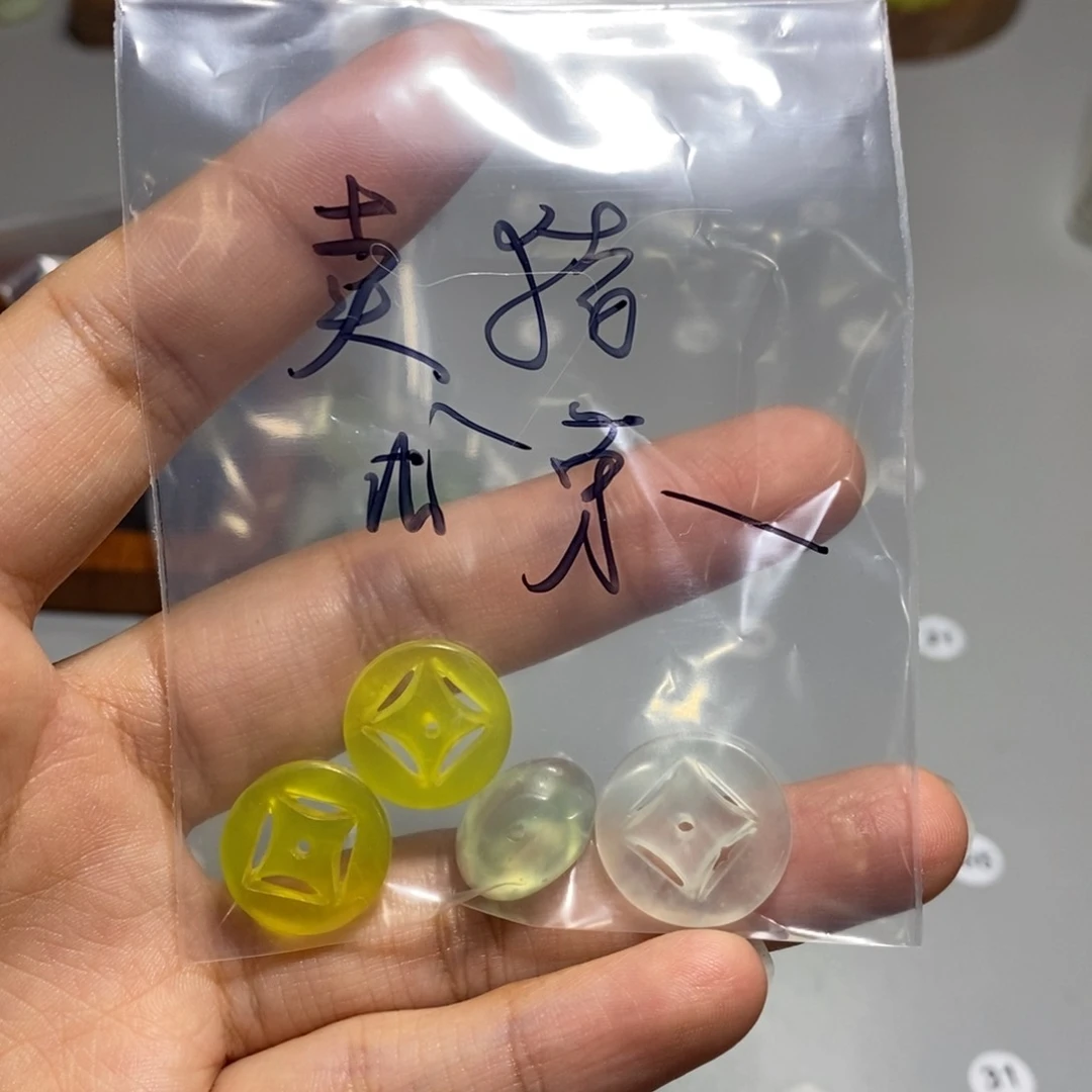 蛇纹石玉未镶嵌颈饰卖**荣