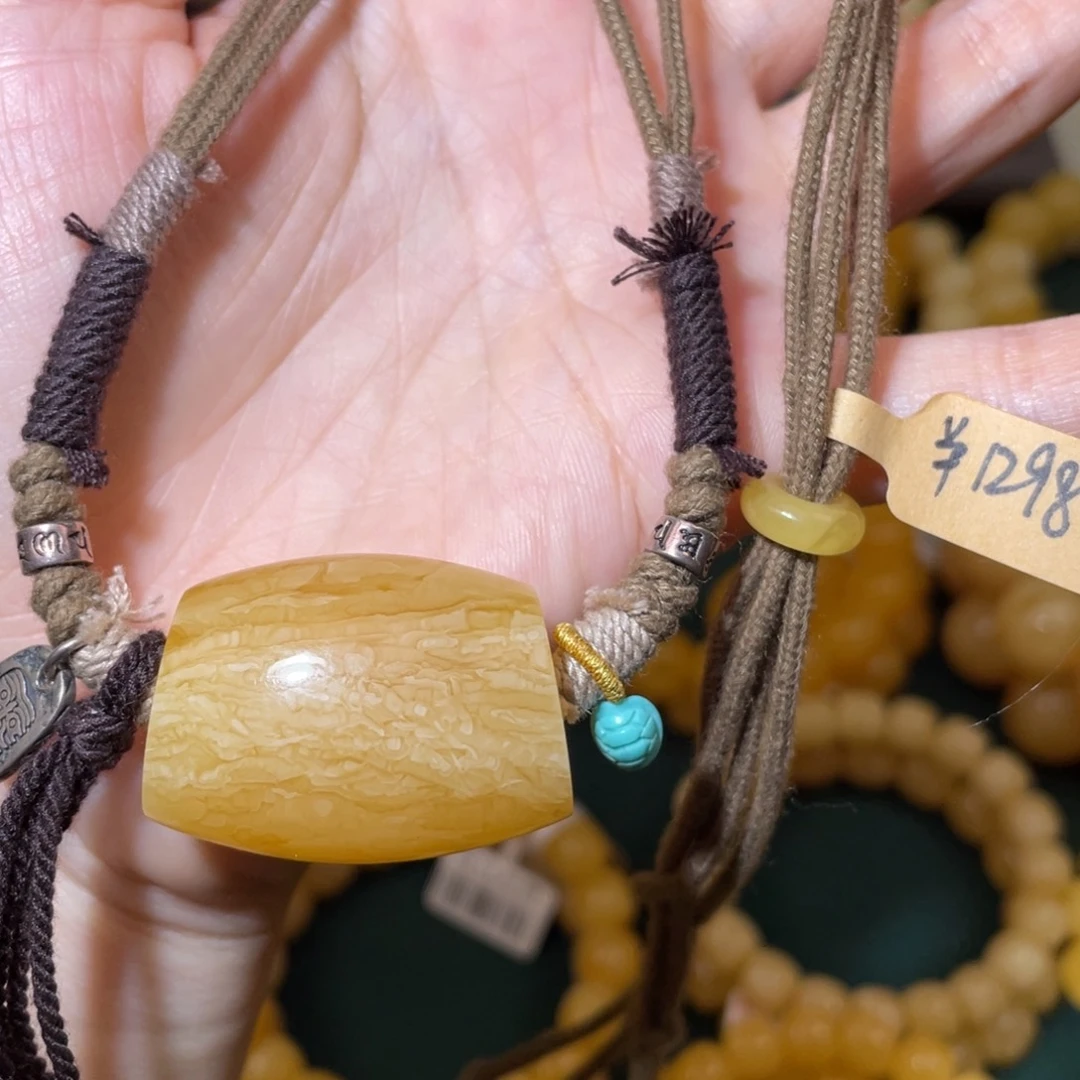 蜜蜡未镶嵌珠宝奇石