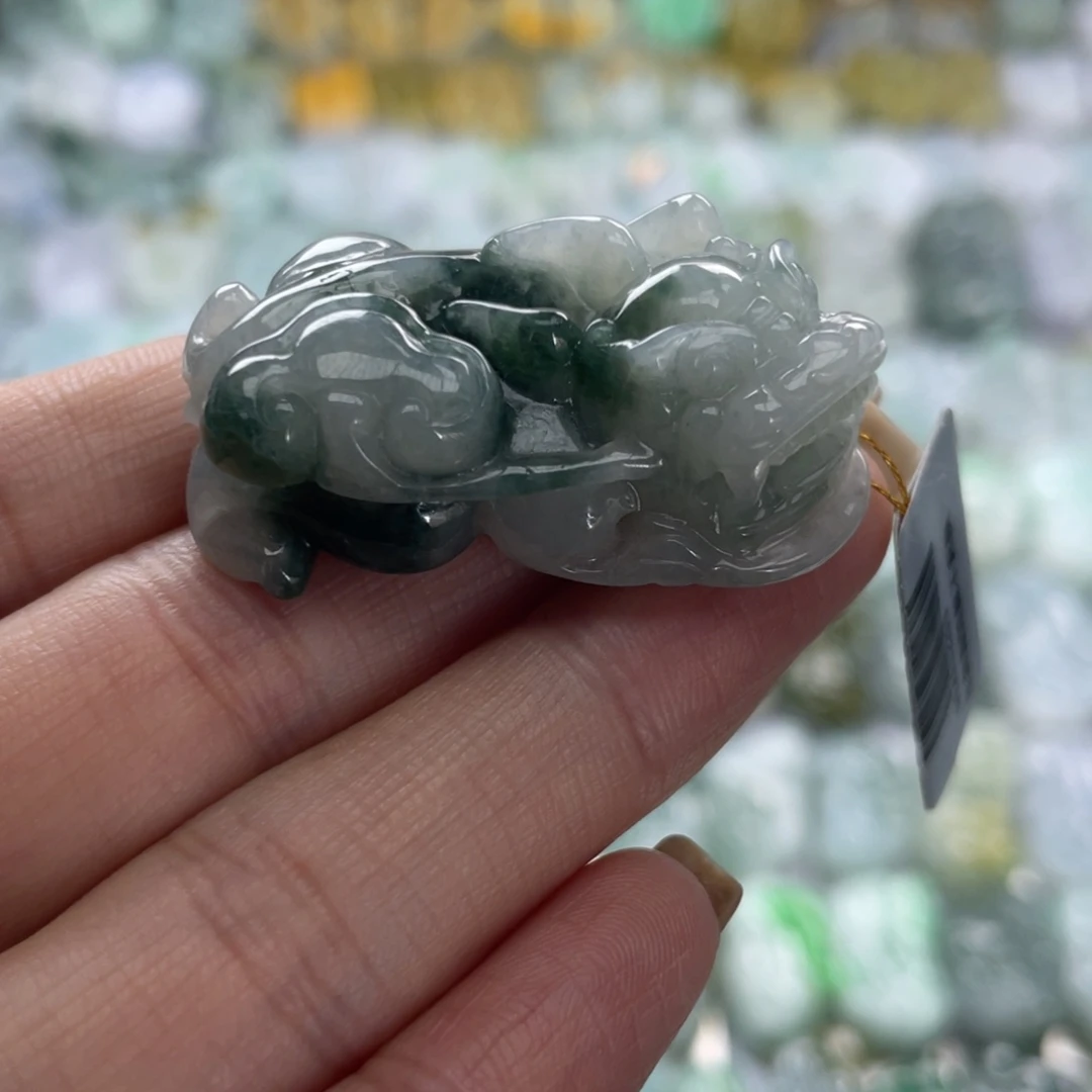 翡翠未镶嵌颈饰貔貅