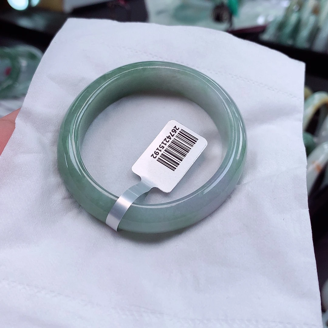 翡翠手镯未镶嵌贵妃5051底子粗