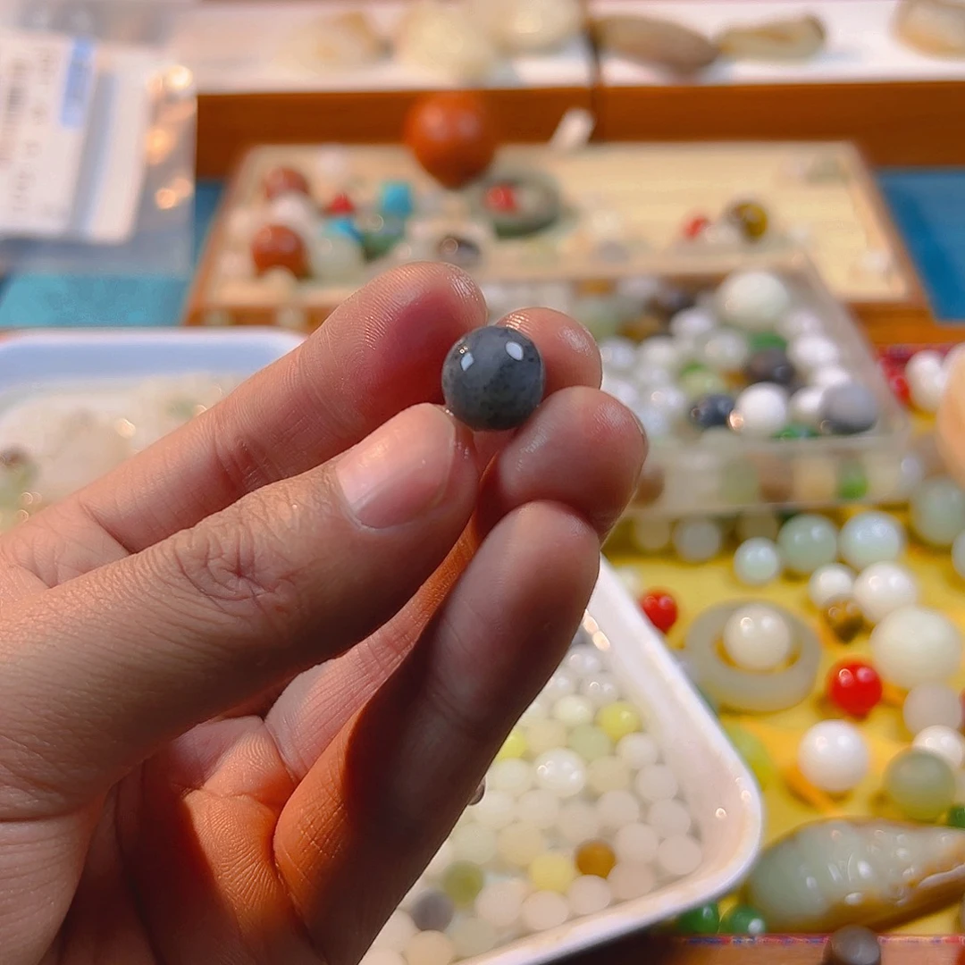 和田玉卡12散珠未镶嵌