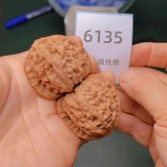 把件文玩核桃38.5三角白6135