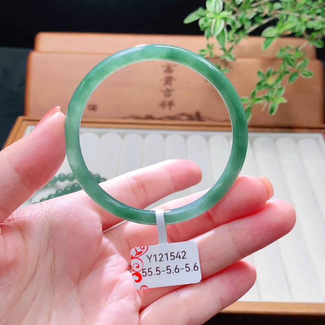未镶嵌手镯（圆镯）翡翠