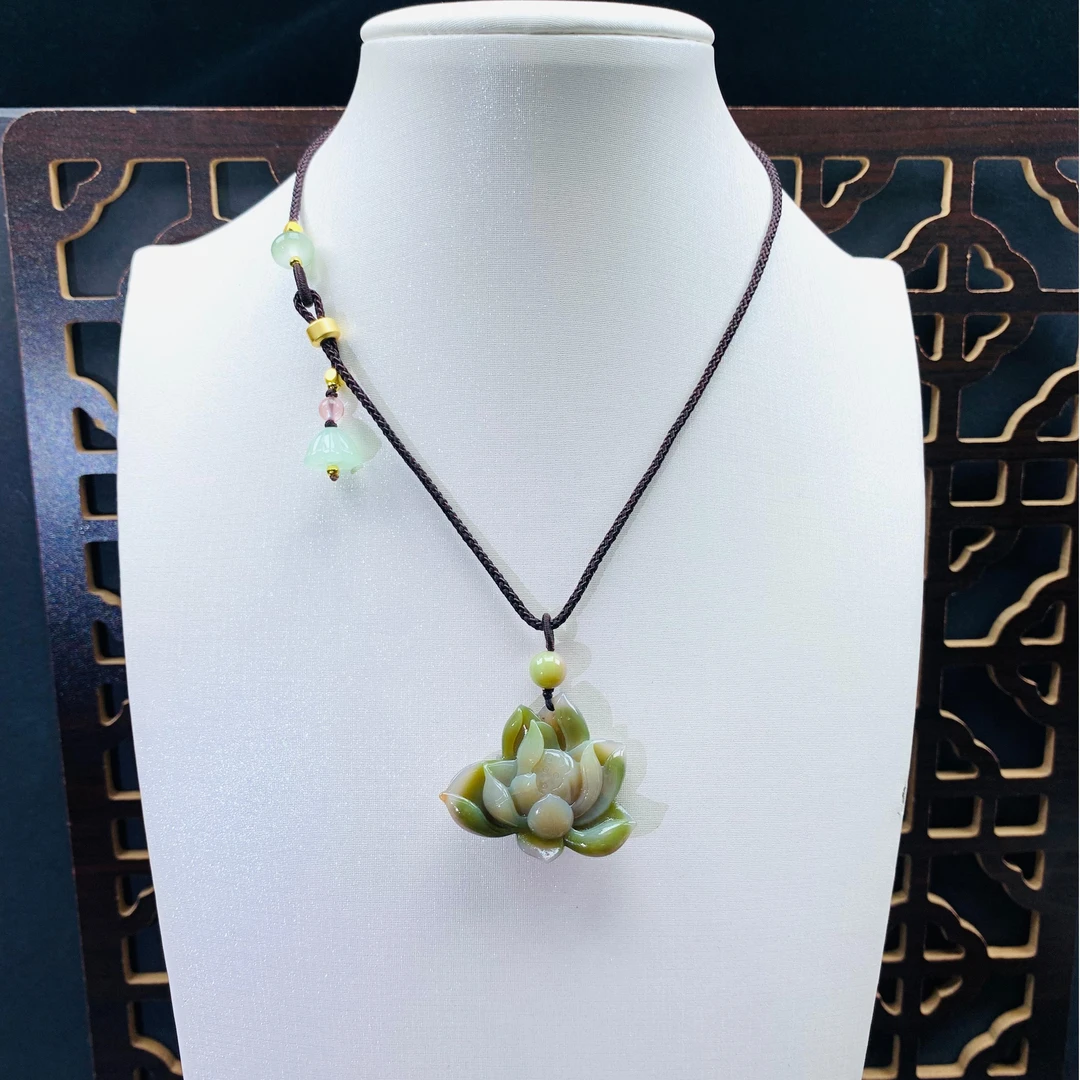 天然老矿原矿七彩盐源玛瑙精雕俏色立体荷花项链