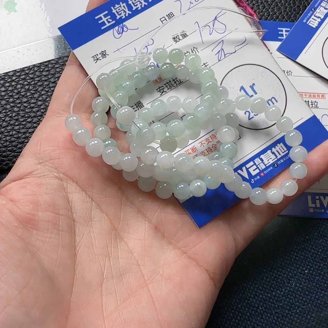 翡翠颈饰未镶嵌?翡翠