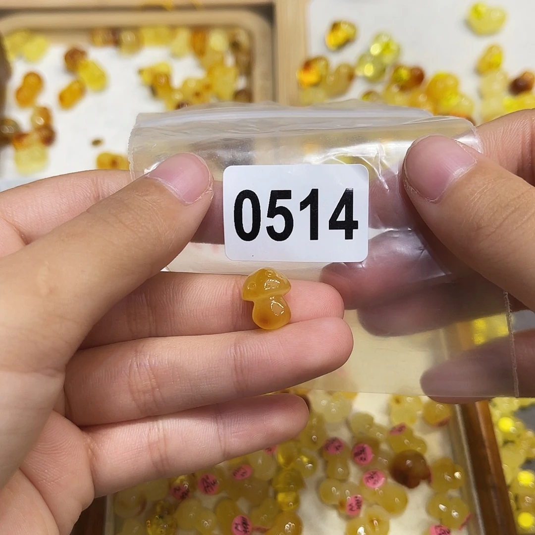 琥珀未镶嵌珠宝奇石