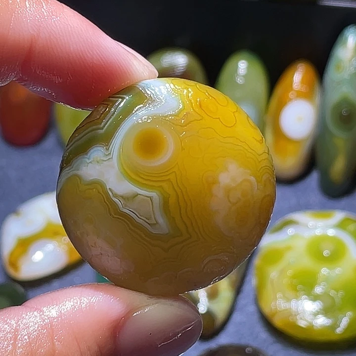 玛瑙/玉髓未镶嵌珠宝奇石