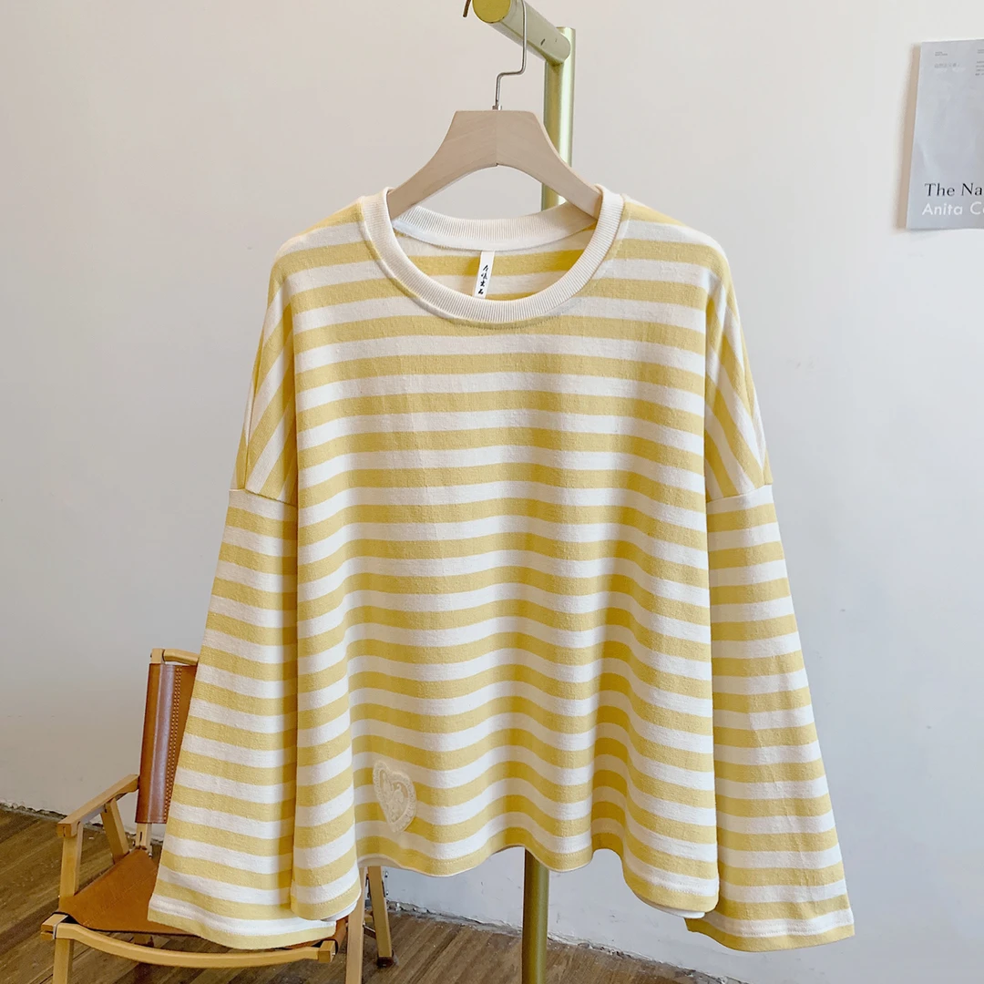 C4887爱心蕾丝贴布条纹圆领长袖T恤