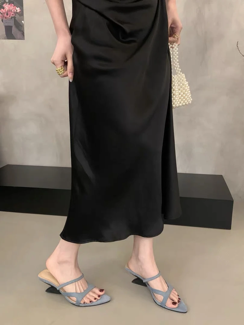 黑色跛跟凉鞋女一字拖尖头露趾性感气质2025夏季法式设计感拖鞋女