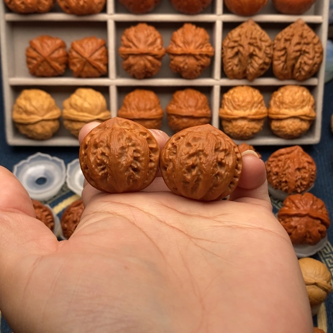 蔡***洲把件文玩核桃赤焰粗筋