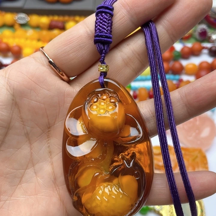 树脂制品8号雕刻吊坠