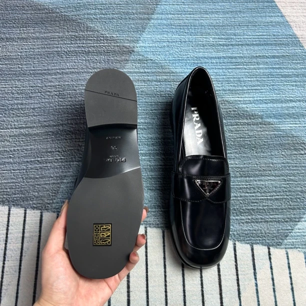 未使用 Prada/普拉达 普拉达黑色三角标乐福鞋三六码