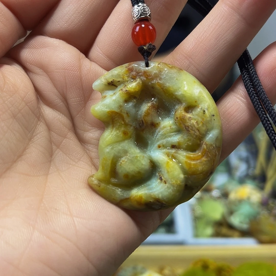 蛇纹石玉未镶嵌颈饰