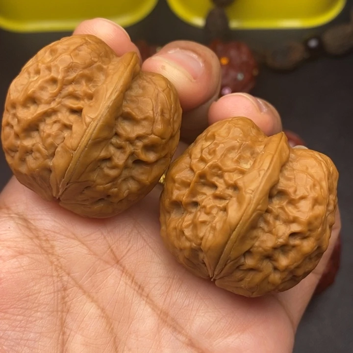 文玩核桃吊坠39尺帝王筋元宝