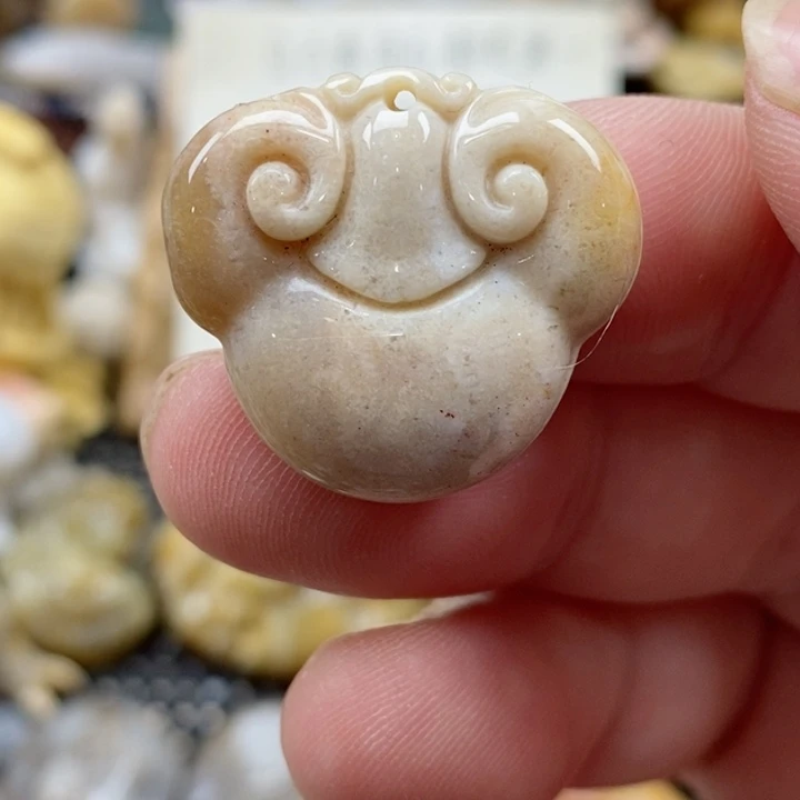 颈饰未镶嵌硅化珊瑚（珊瑚玉）小